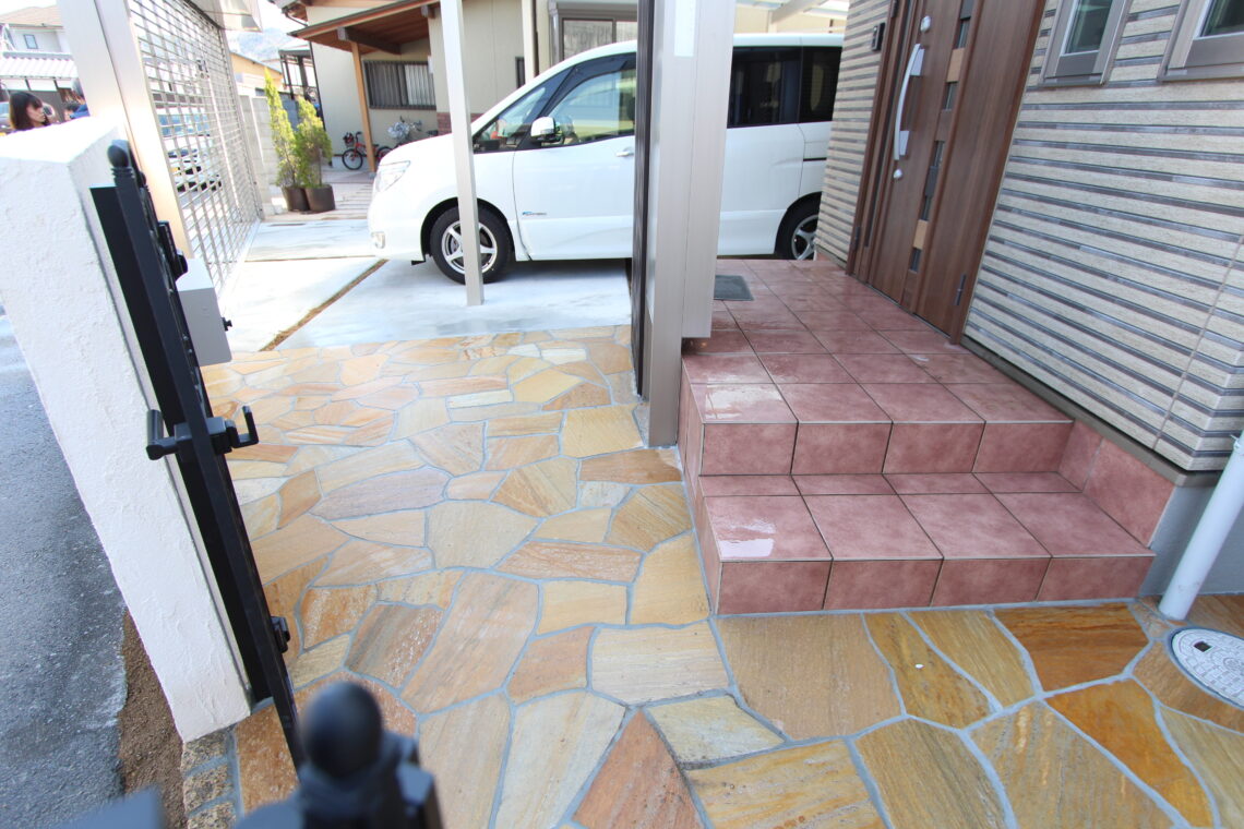 姫路の注文住宅　アプローチ