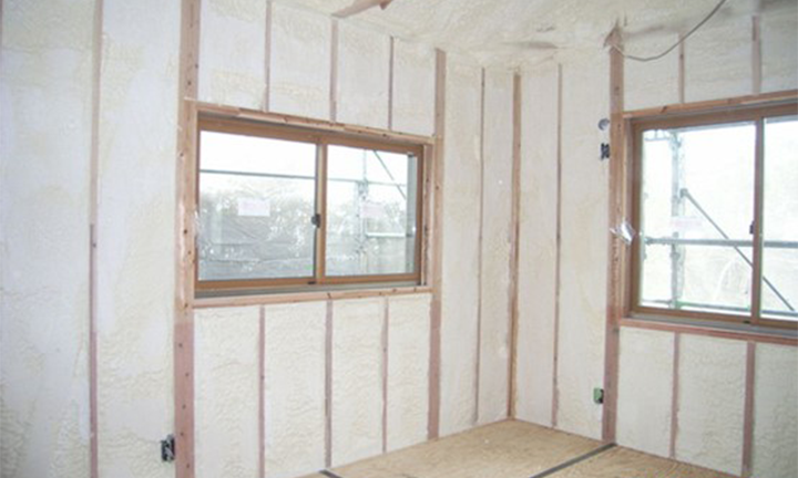 姫路市で断熱性能の優れた吹付断熱