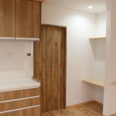 PCカウンターとルーター棚