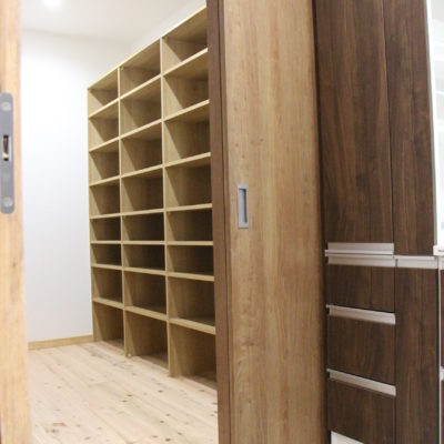 姫路市注文住宅　パントリー収納